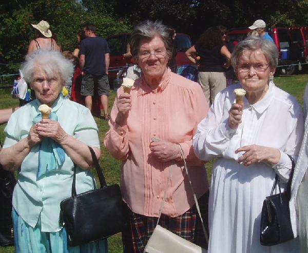 3Old Ladies